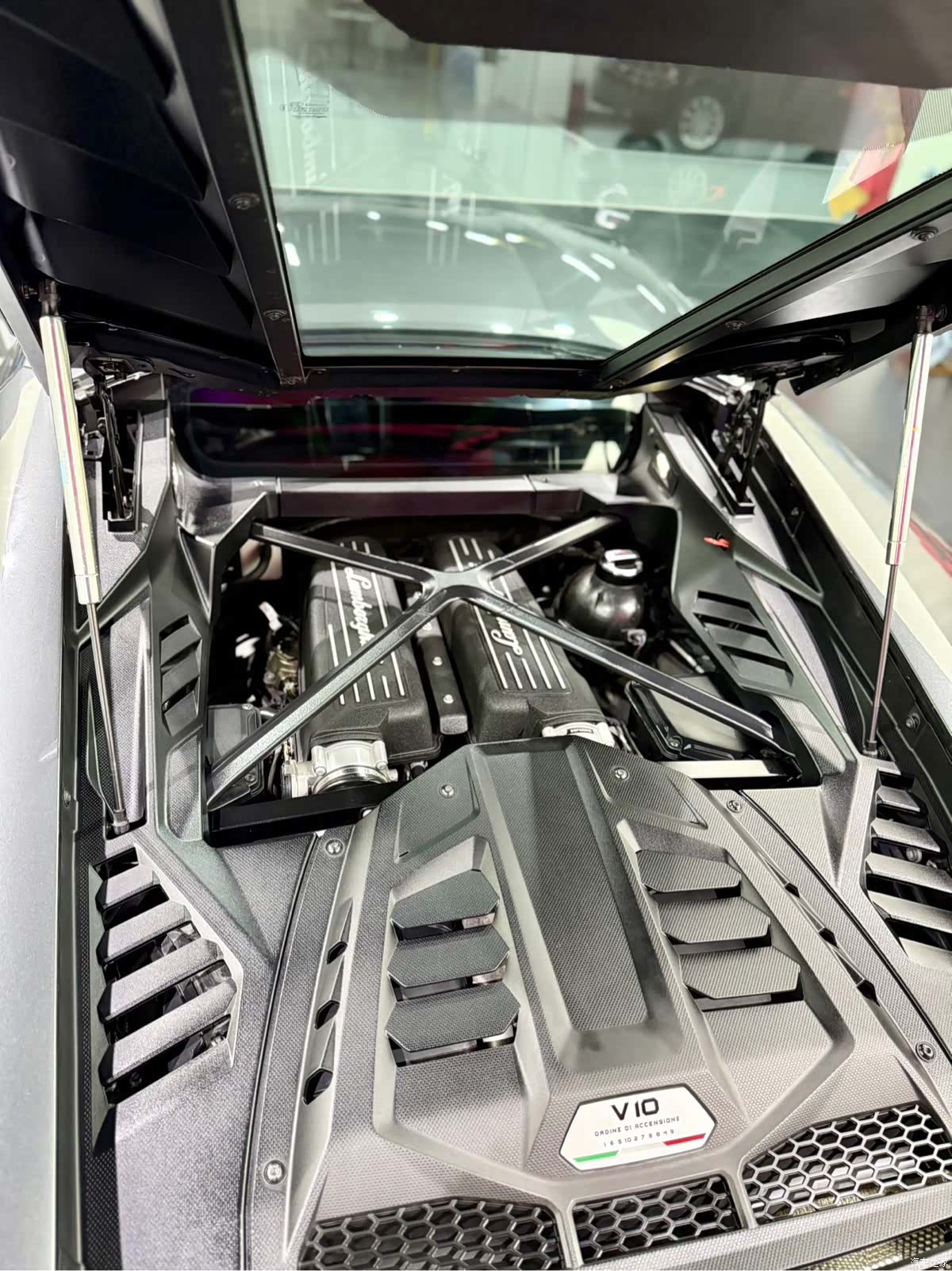 Lamborghini Huracán, 2021 все фото