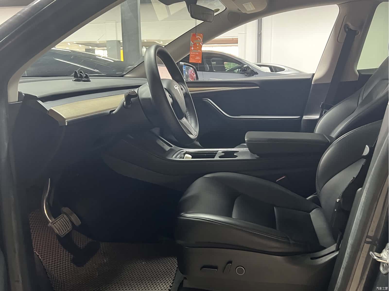 Tesla Model Y, 2023 все фото