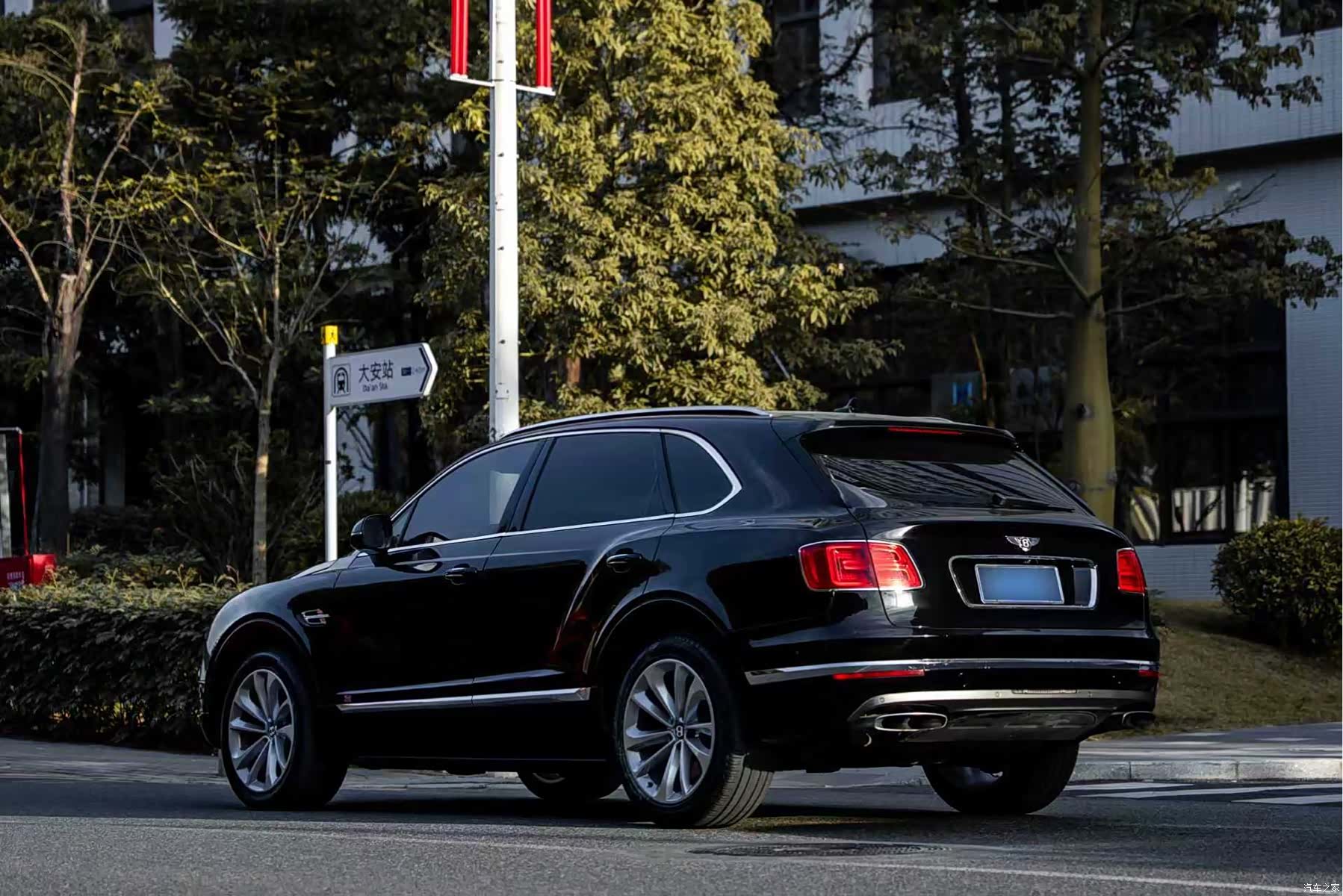 Bentley Bentayga, 2018 14