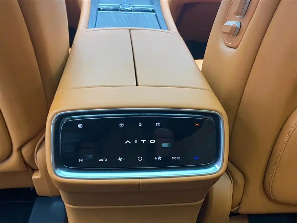 AITO Ask the world M9