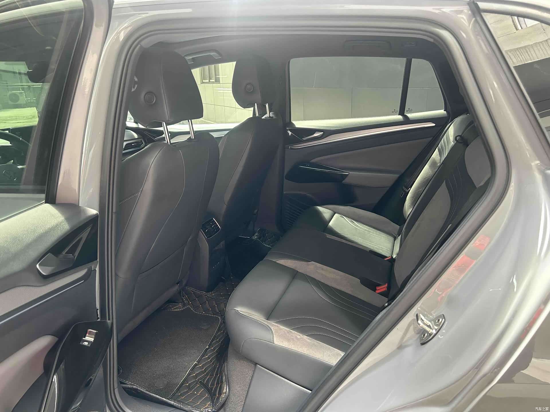 Volkswagen ID.4, 2023 4