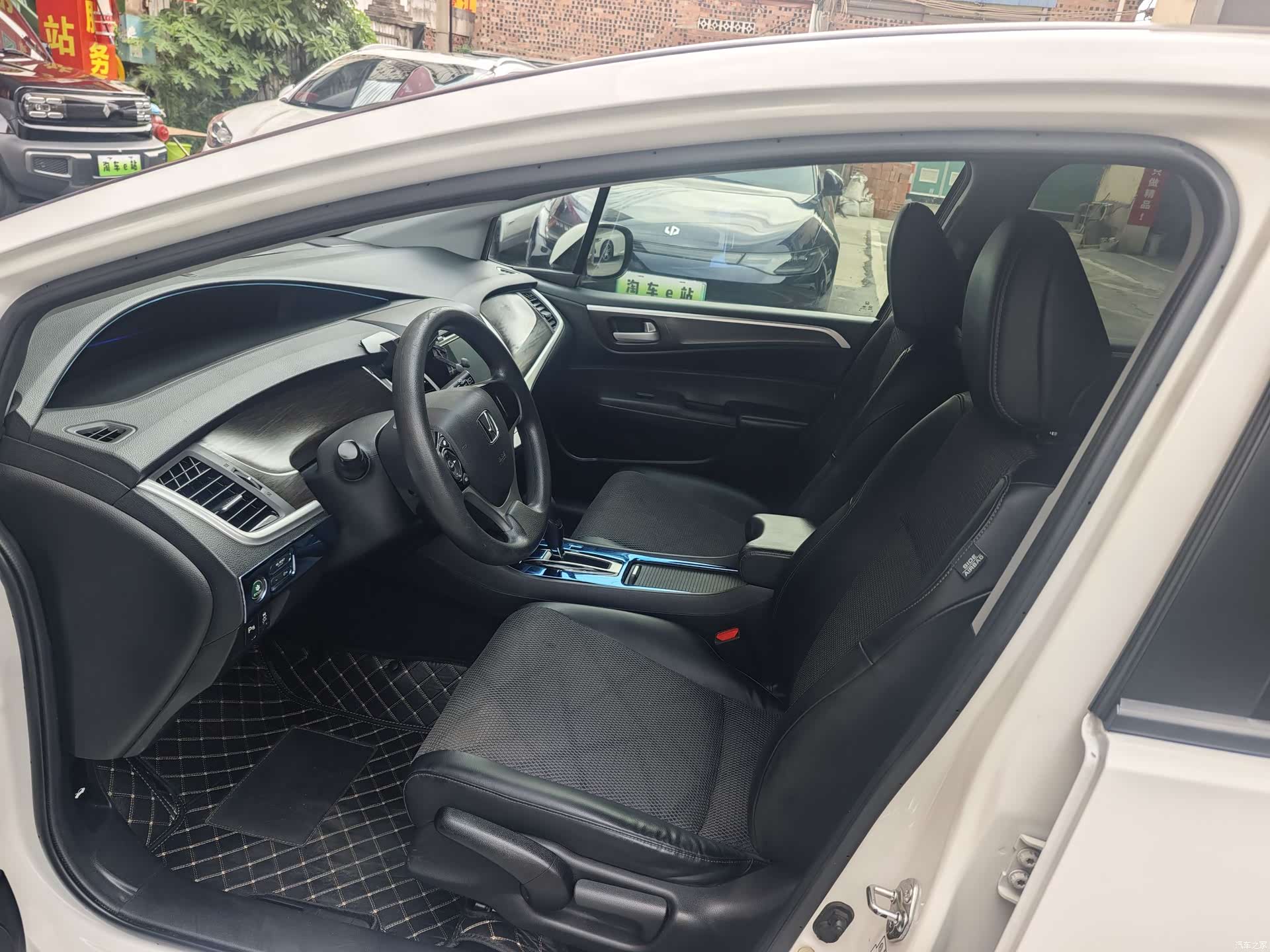 Honda Jade, 2015 8