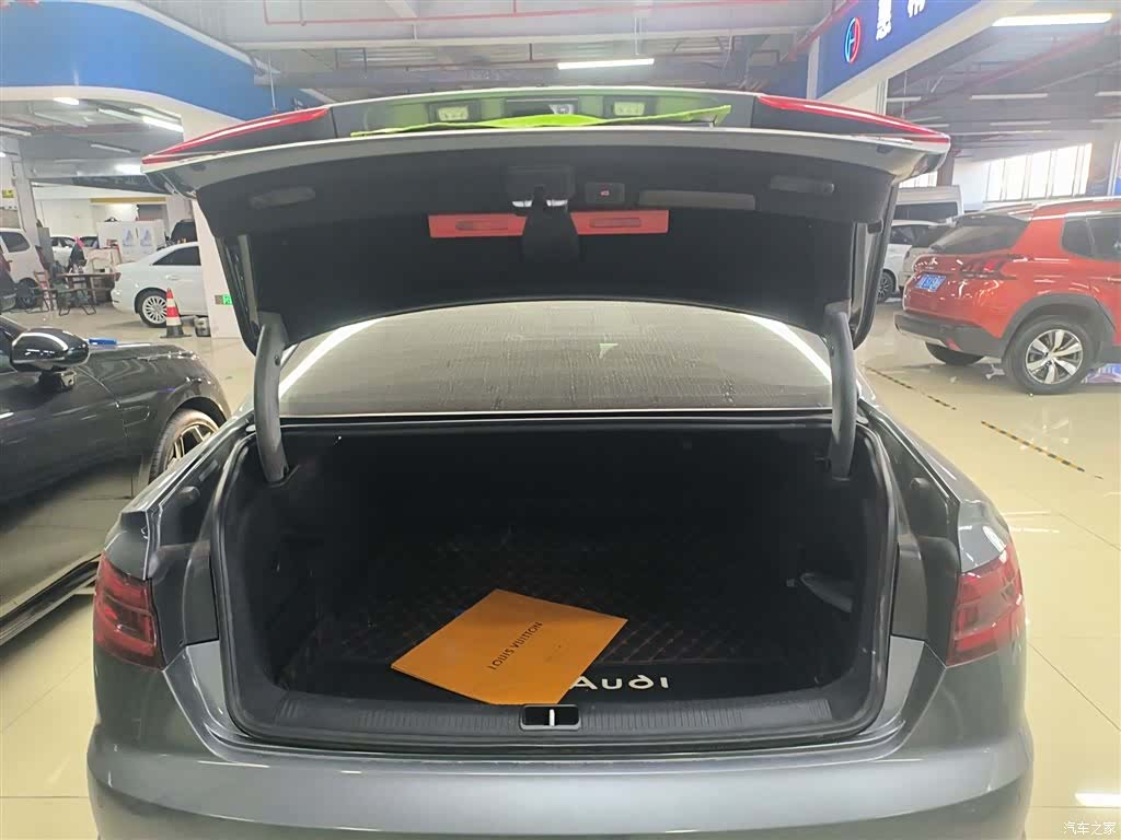Audi A4L, 2019 9
