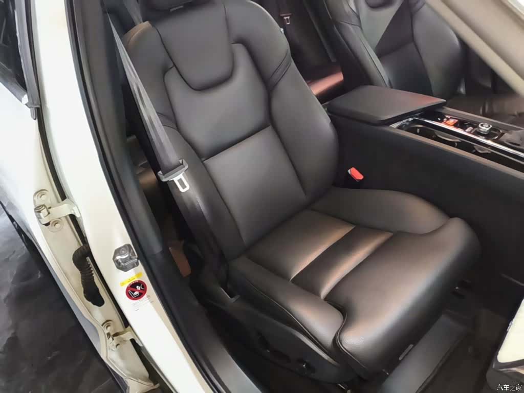 Volvo XC60, 2019 25