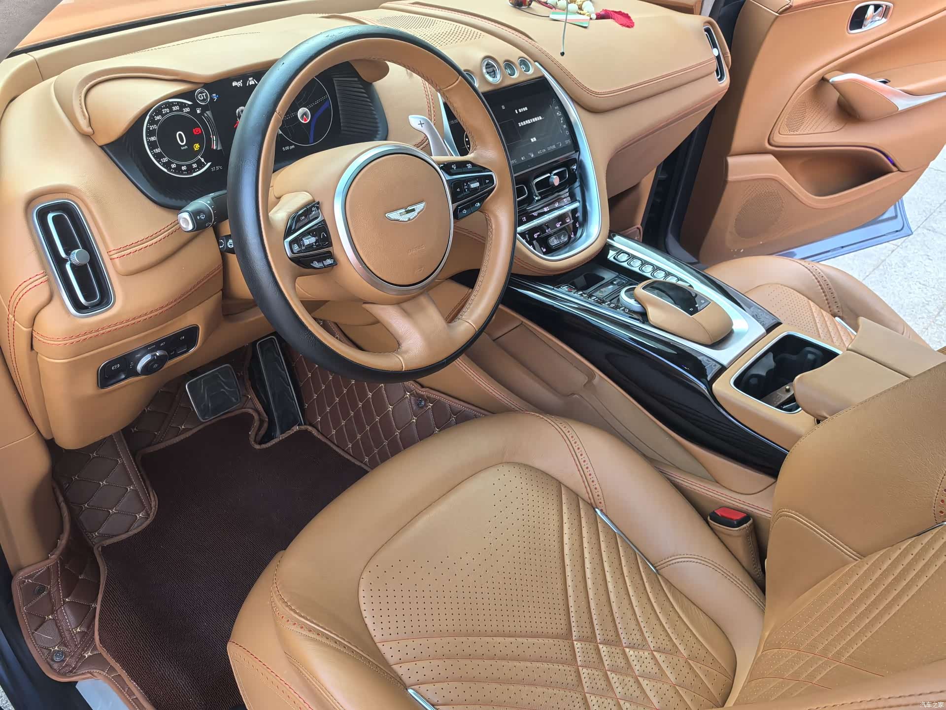 Aston Martin DBX, 2021 30
