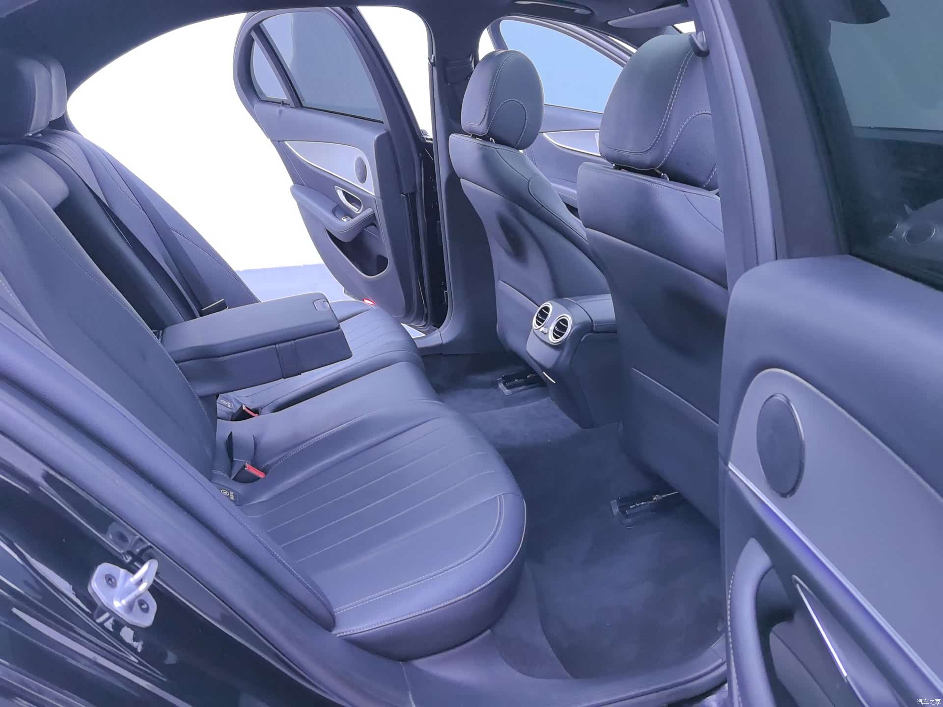 Mercedes-Benz E-Class, 2019 14