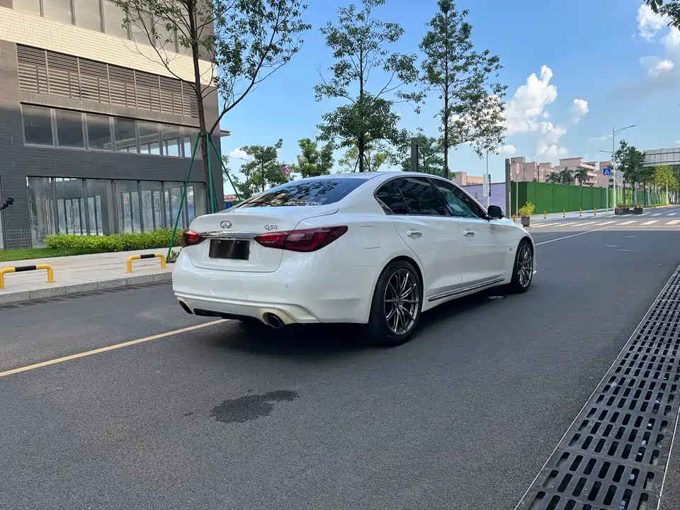Infiniti Q50L