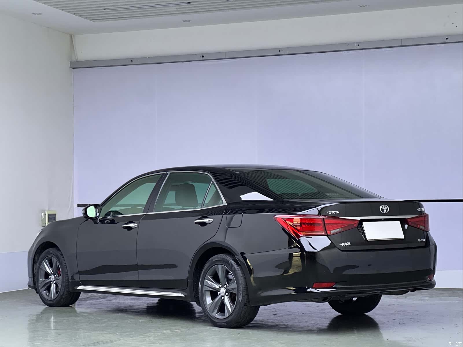Toyota Crown, 2017 4