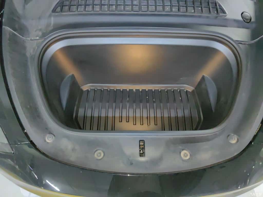Tesla Model Y, 2023 16