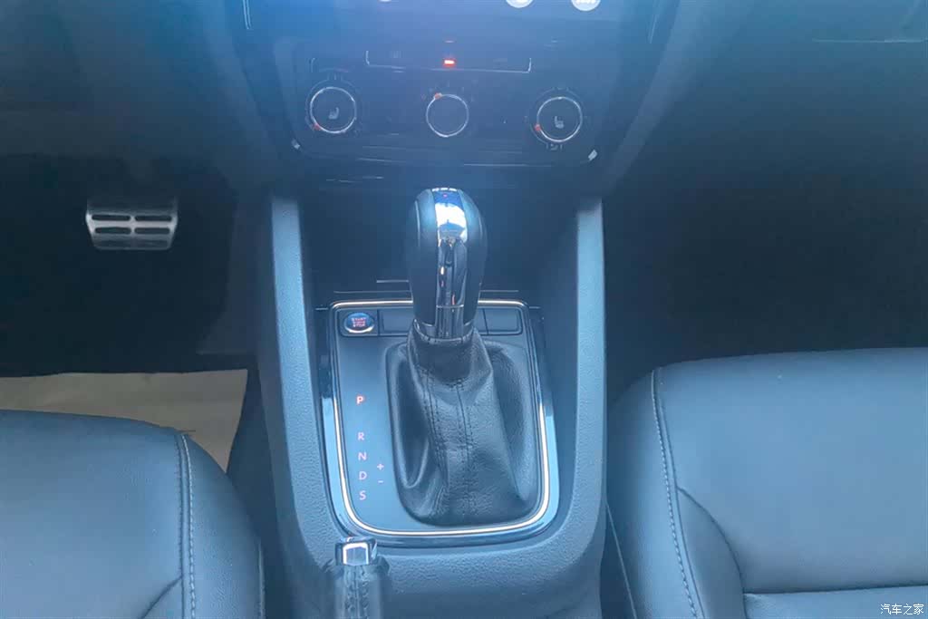Volkswagen Sagitar, 2017 16