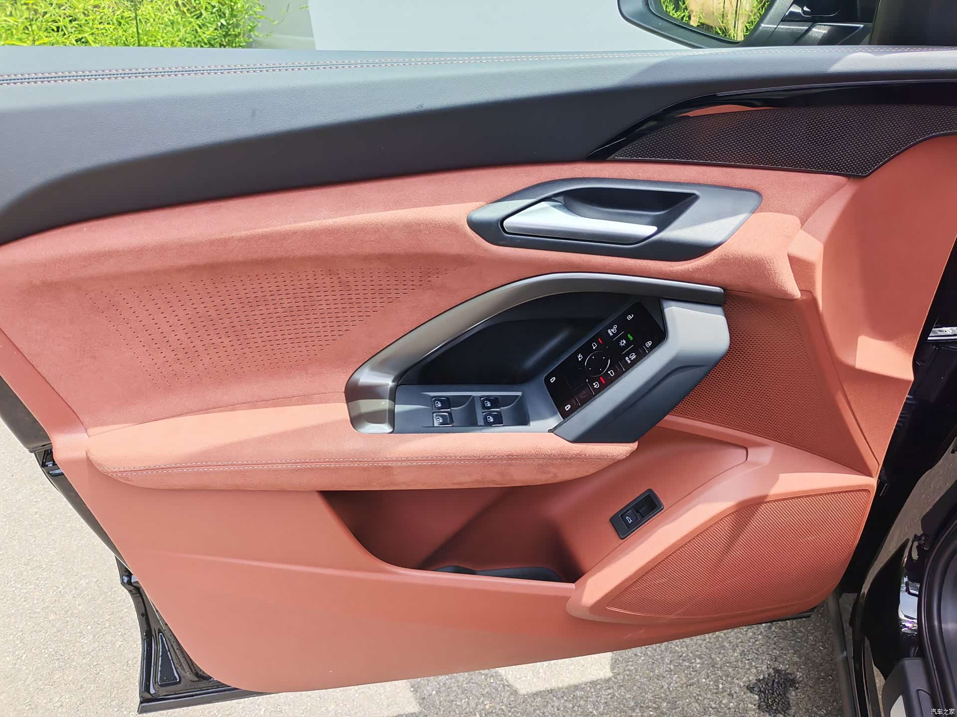 Audi Q5L, 2025 13
