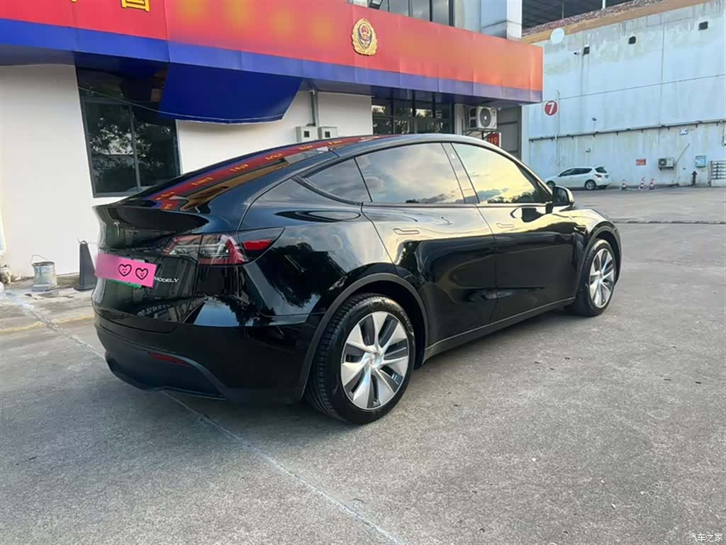 Tesla Model Y, 2023 26