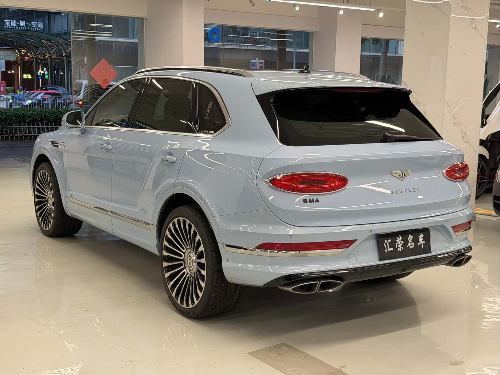 Bentley Bentayga, 2022 16
