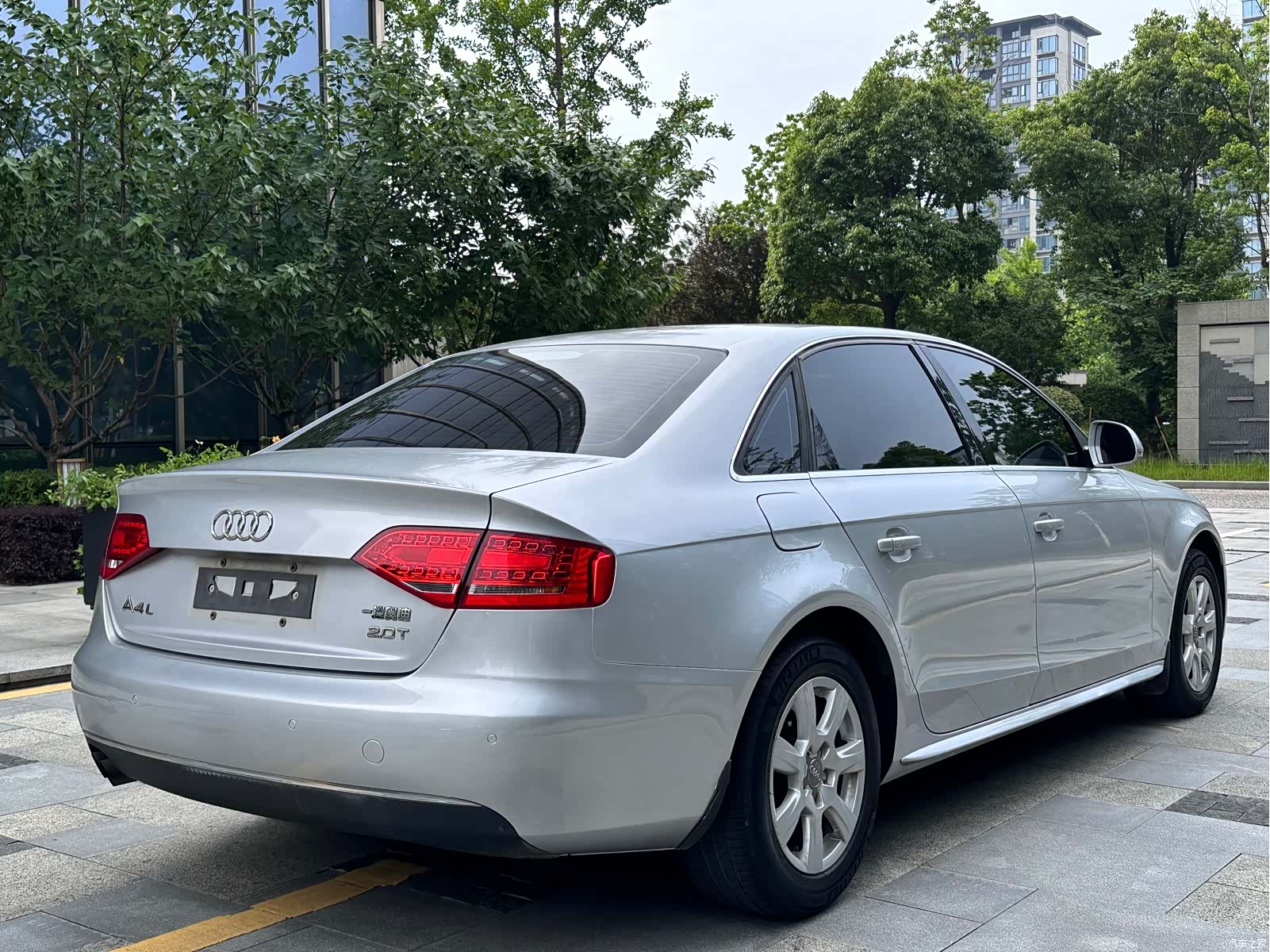 Audi A4L, 2011 4