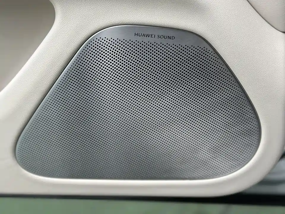 AITO Ask the world M5