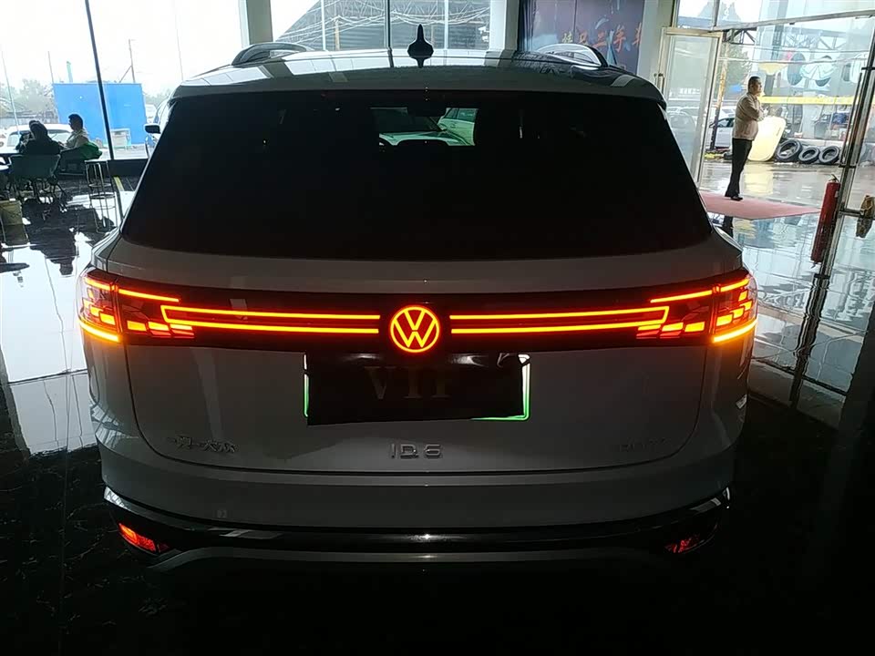 Volkswagen ID.6 CROZZ