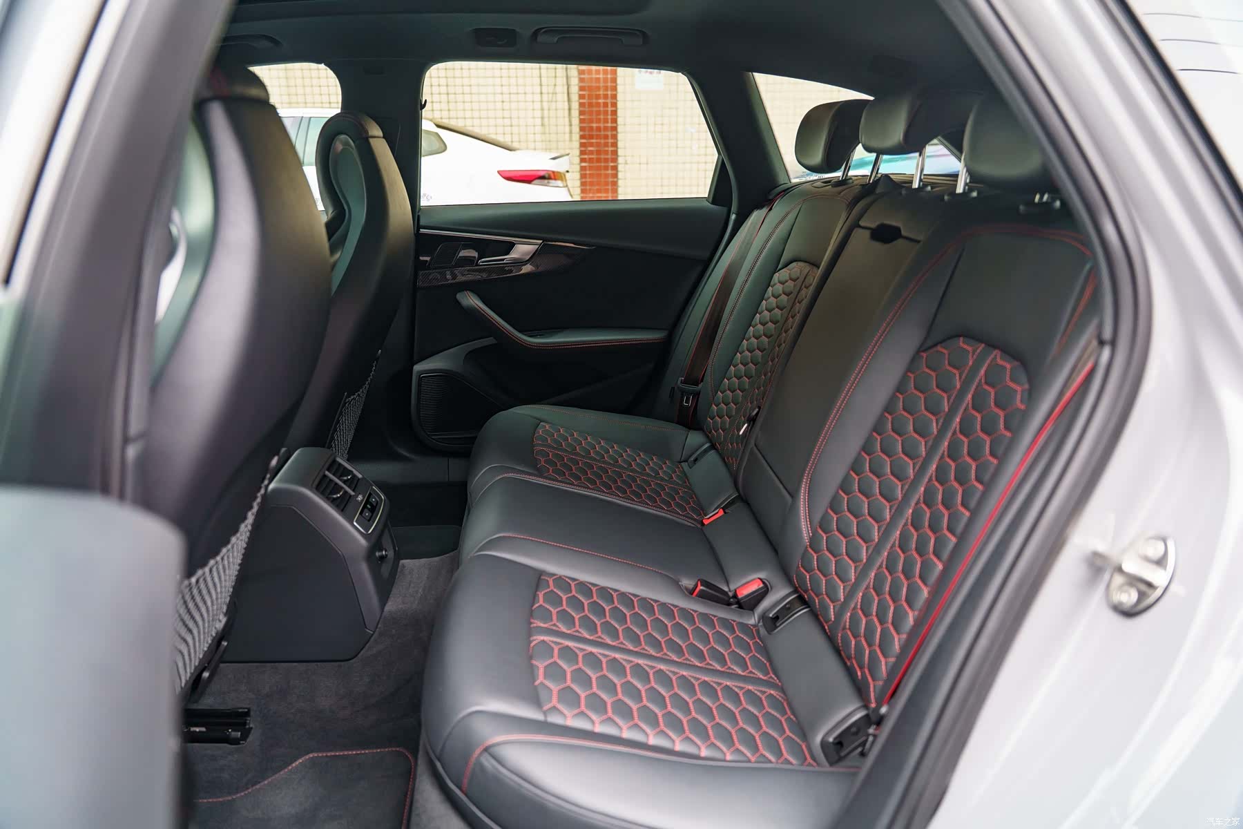 Audi RS4, 2023 13
