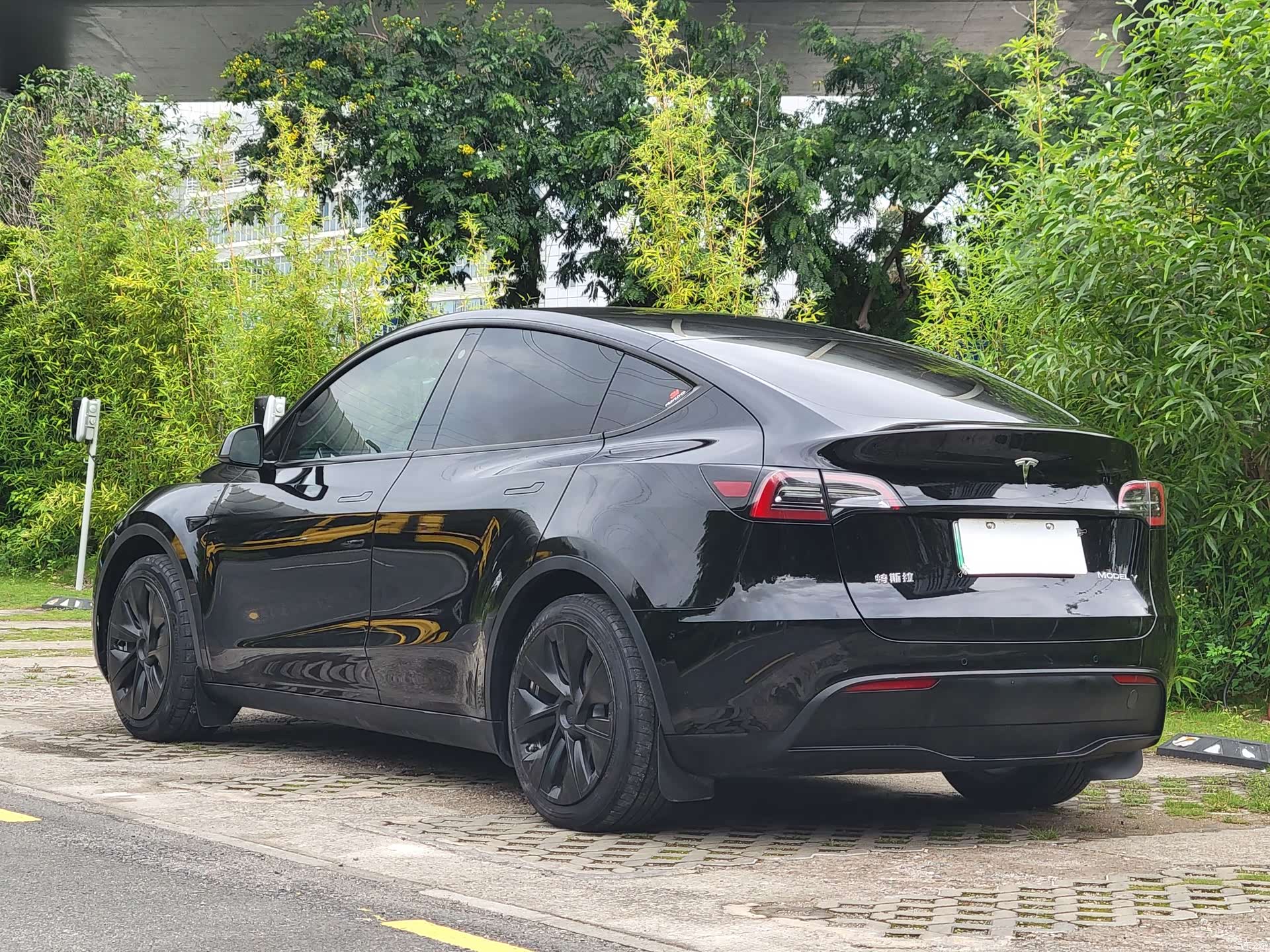 Tesla Model Y, 2023 16