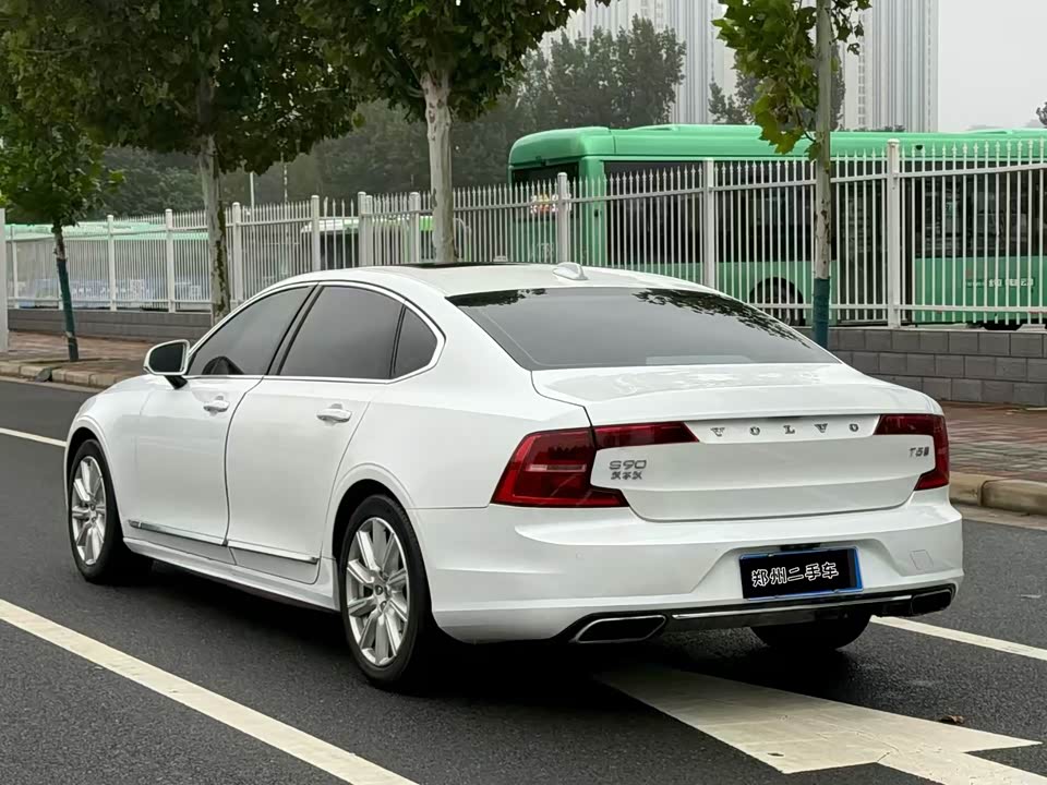 Volvo S90