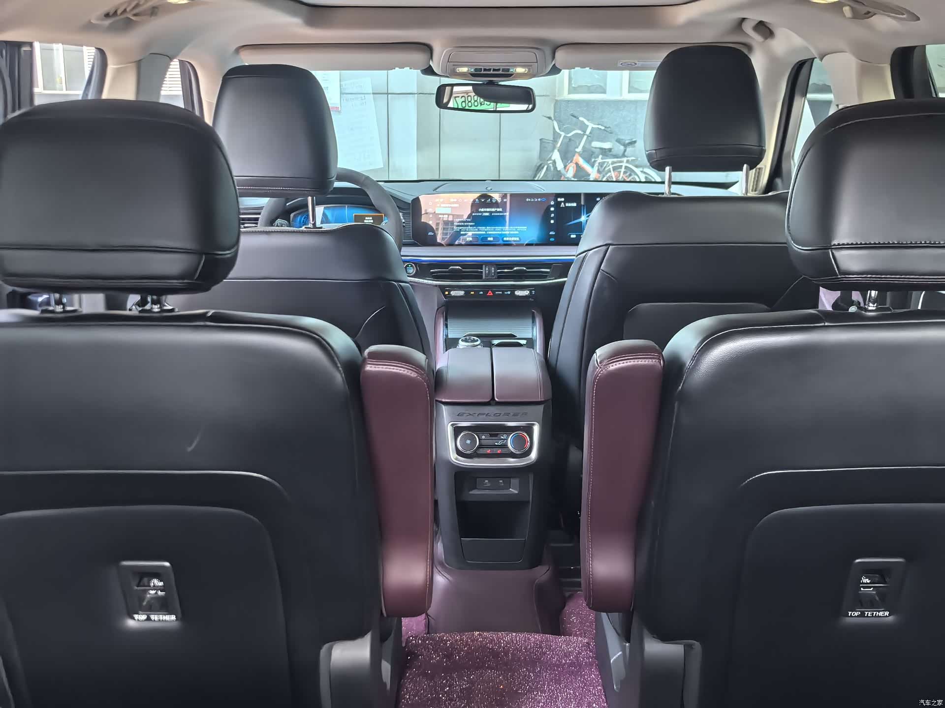 Ford Explorer, 2023 11