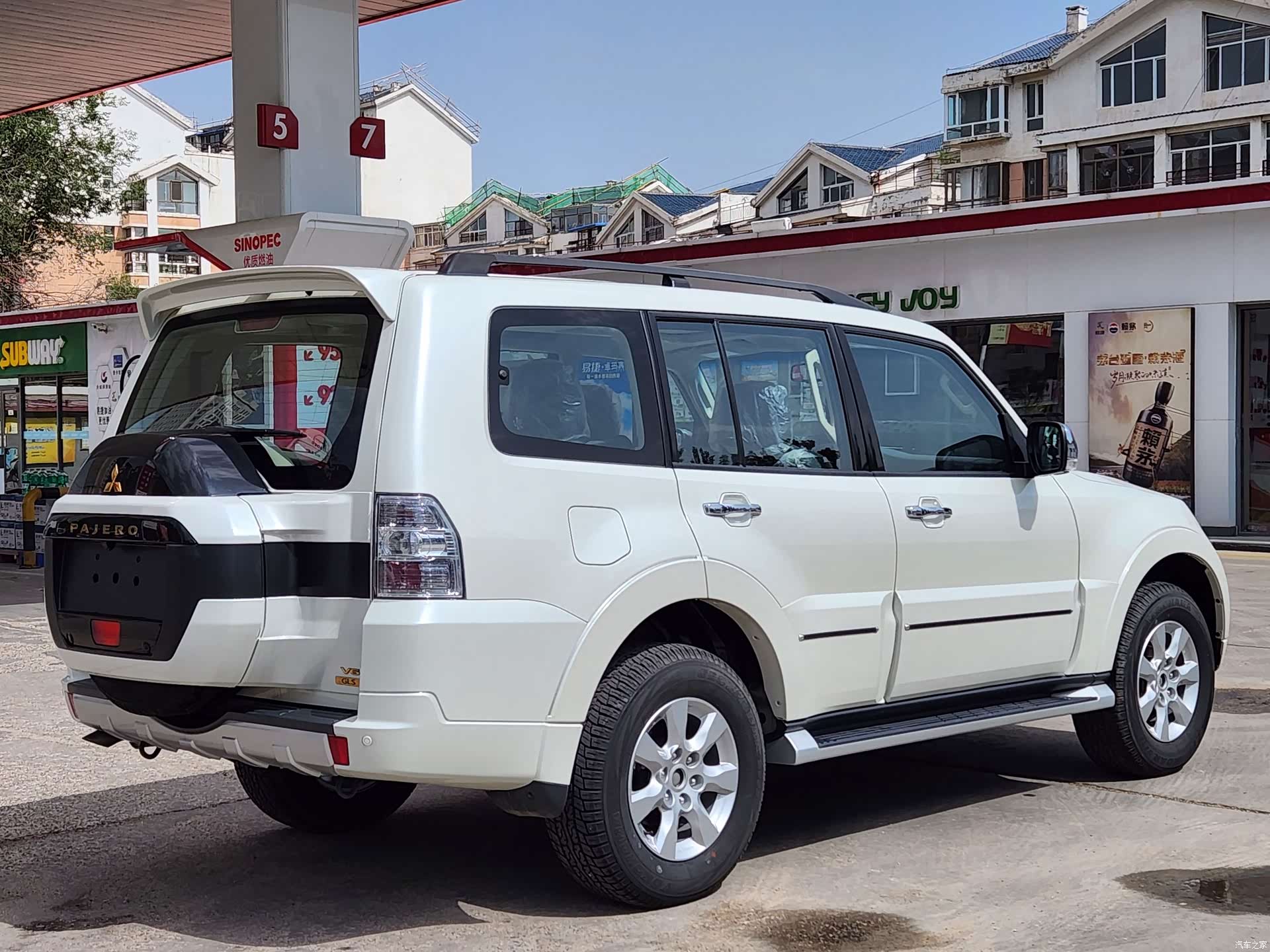 Mitsubishi Pajero, 1900 3