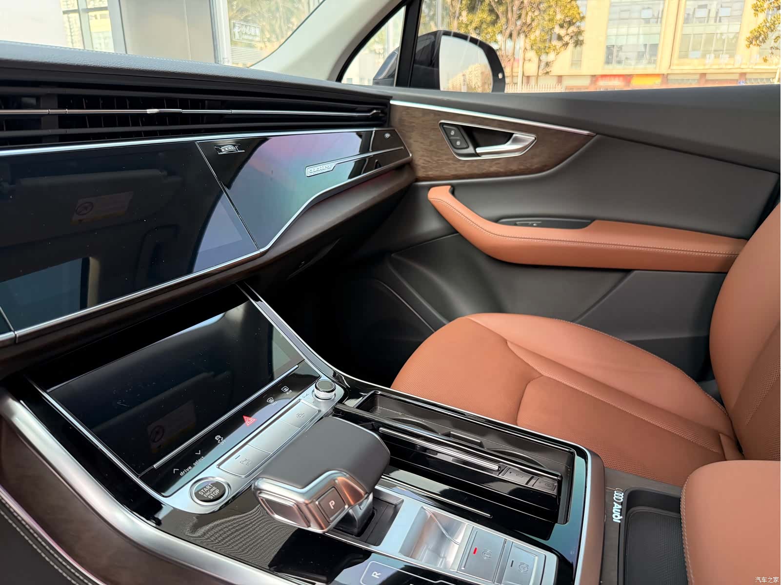 Audi Q7, 2025 11