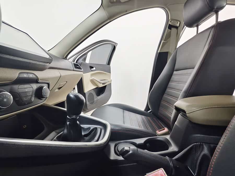 Ford Focus 2016, фото 11