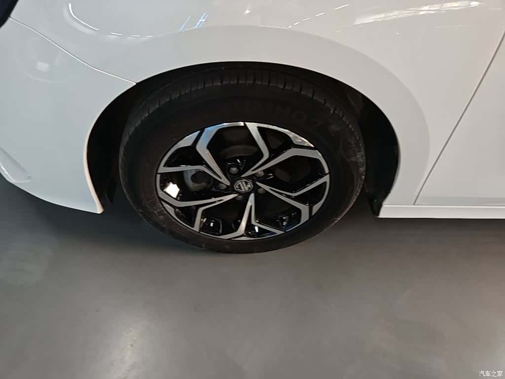 MG MG5, 2023 25