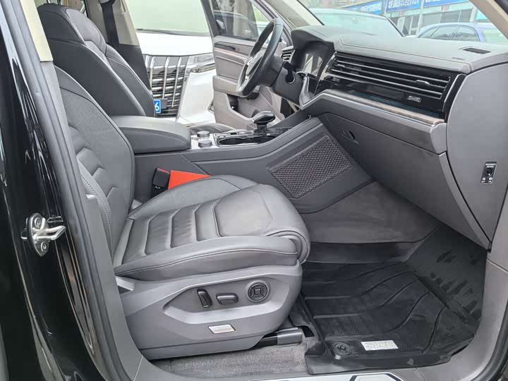 Volkswagen Touareg, 2020 года фото 7