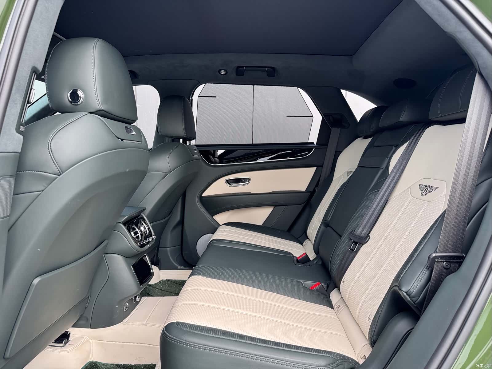 Bentley Bentayga, 2024 13