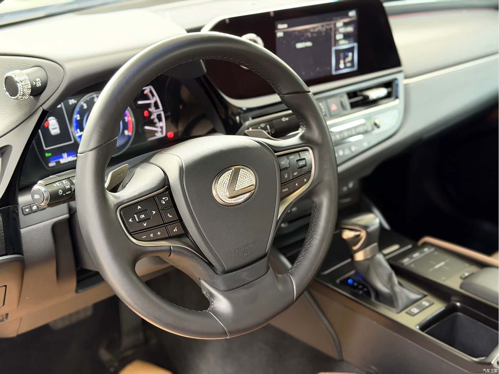 Lexus ES, 2021 7