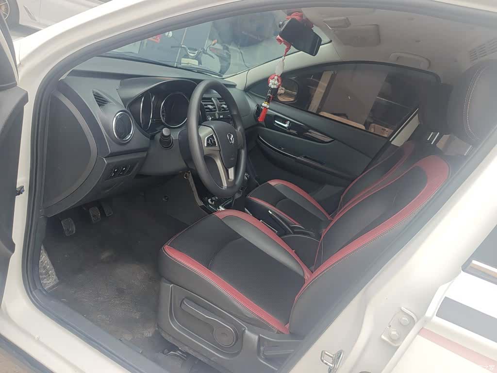 BAIC S3, 2015 8