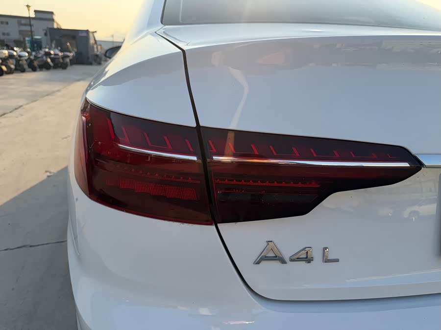 Audi A4L 2023, фото 19