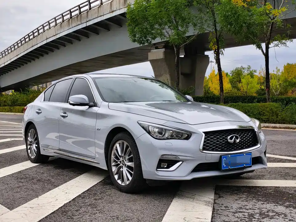 Infiniti Q50L