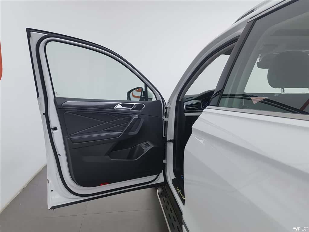 Volkswagen Tiguan L, 2023 8