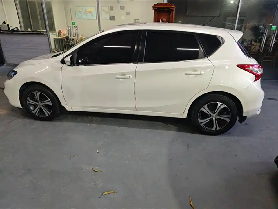 Nissan TIIDA