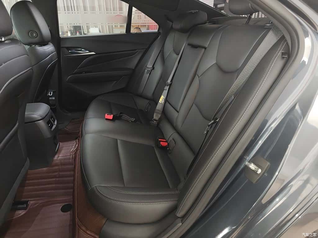 Cadillac CT4, 2022 13