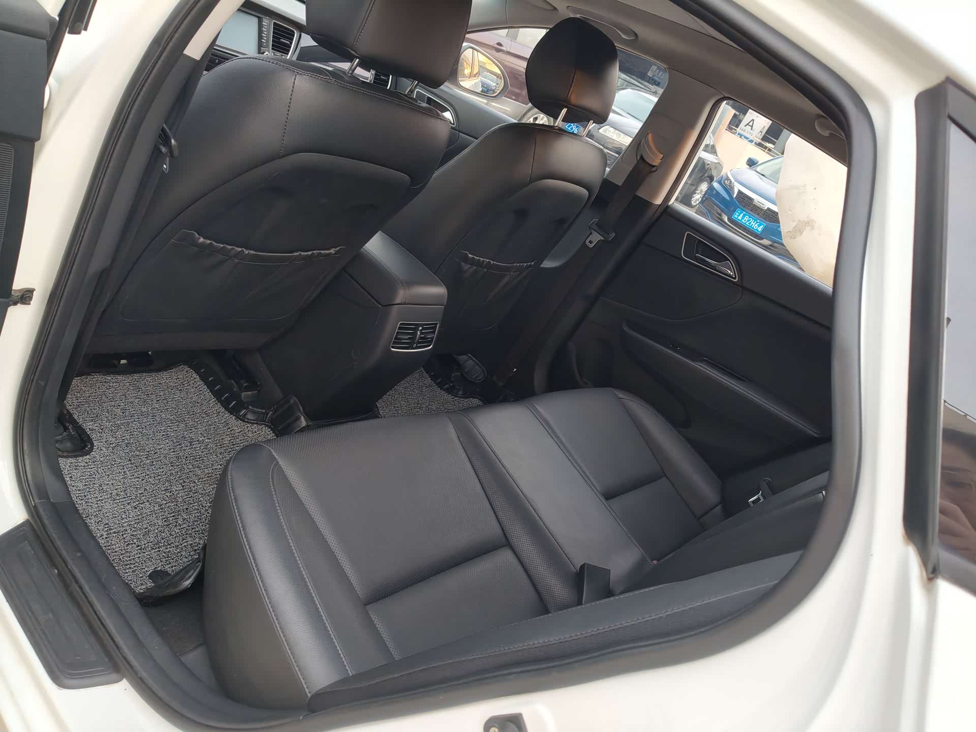 Hyundai GLS, 2015 8
