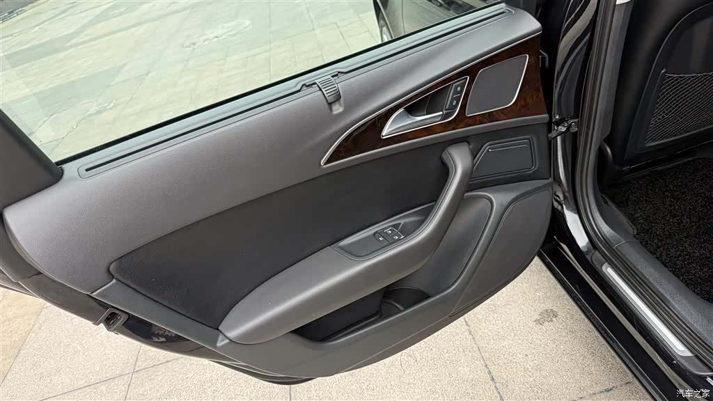 Audi A6L, 2015 14