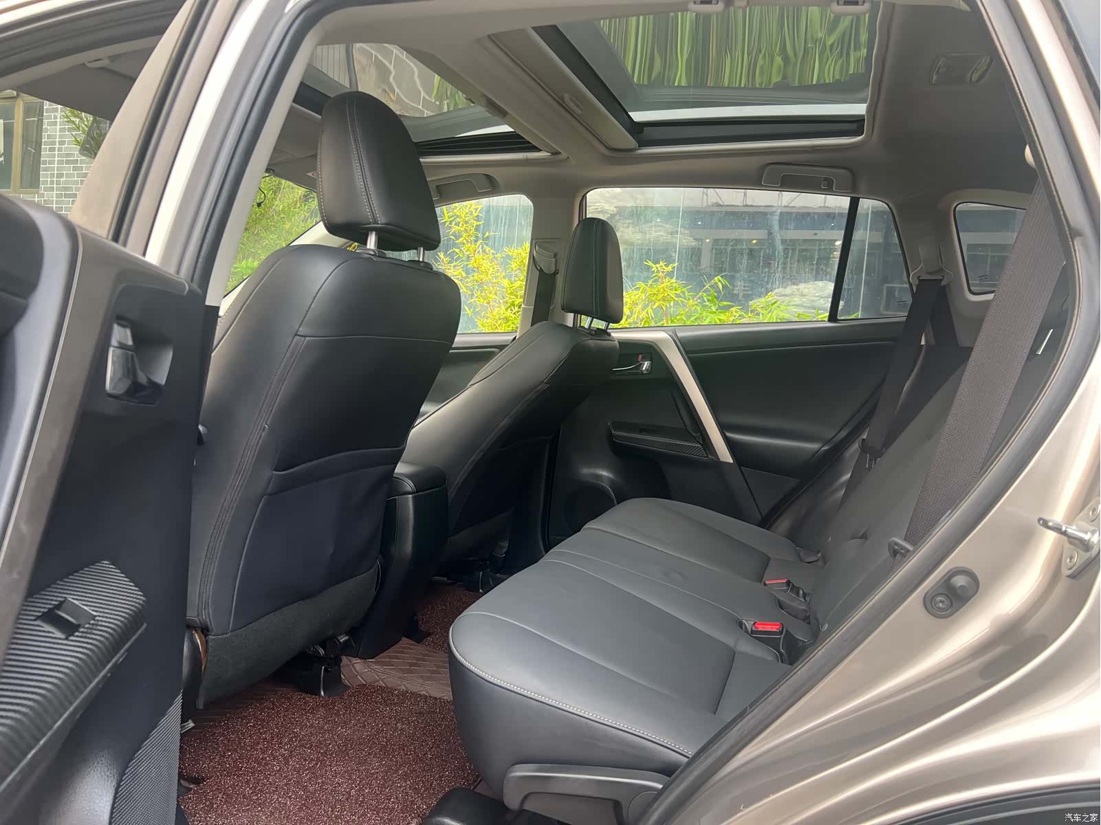Toyota RAV4, 2015 13
