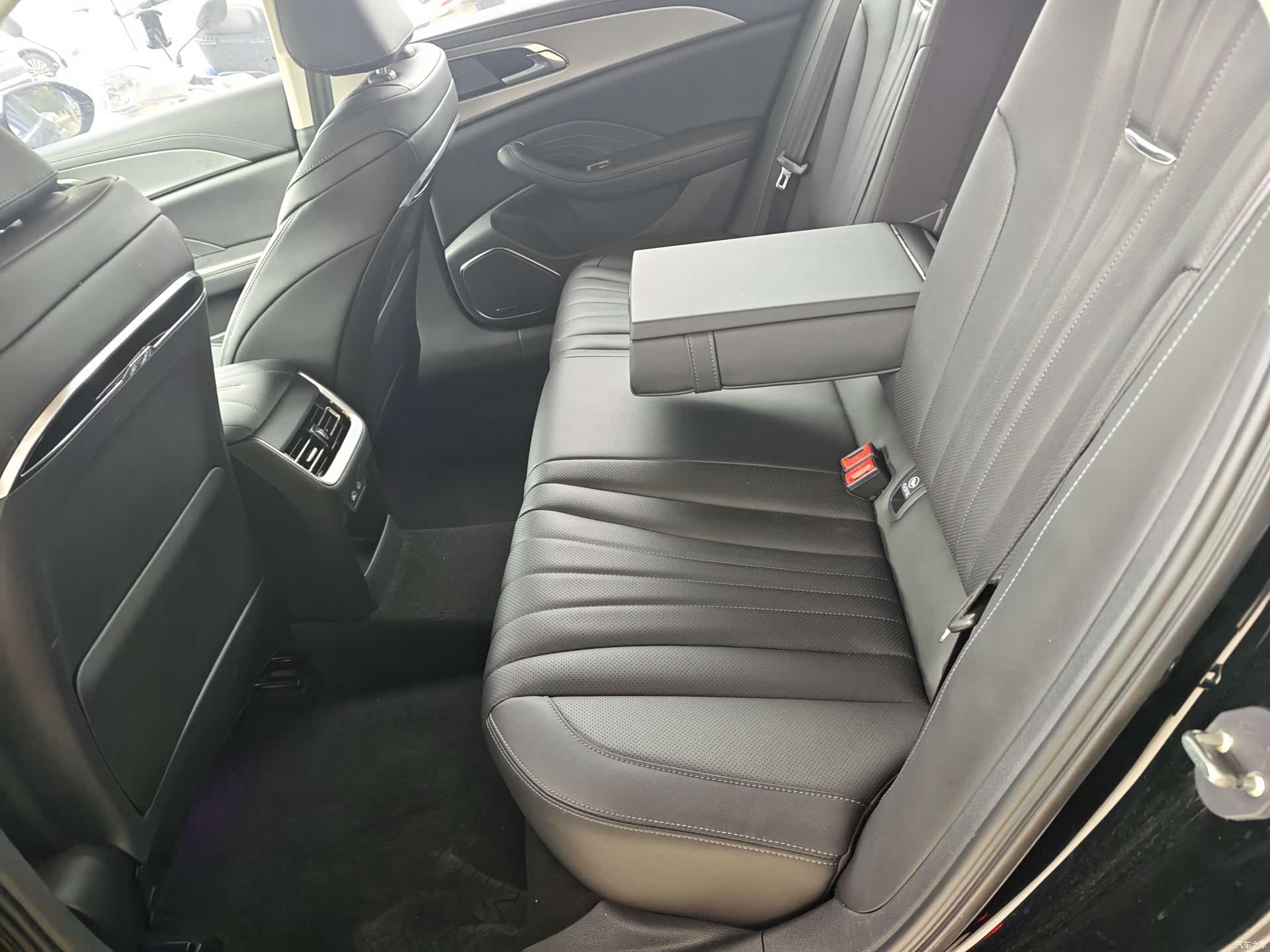 Hongqi H5, 2024 все фото