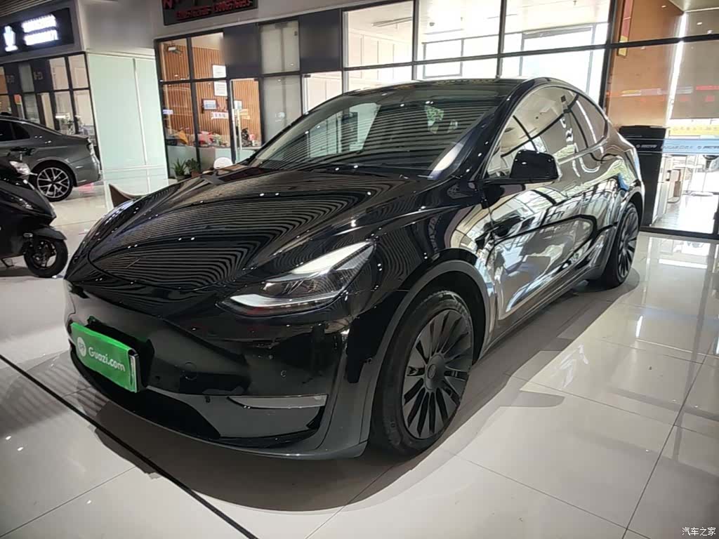 Tesla Model Y, 2021 1