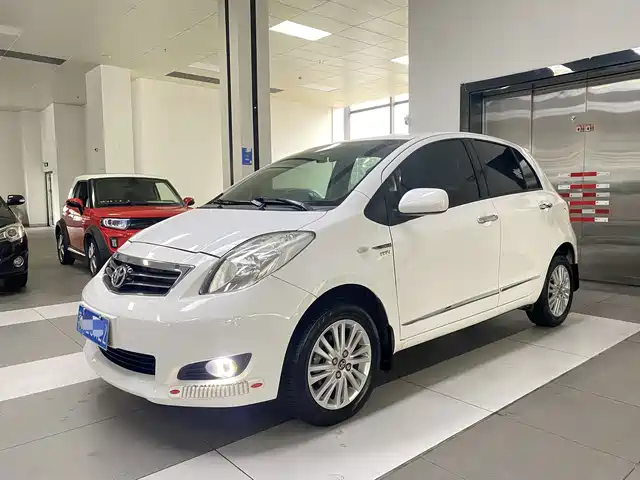 Toyota YARiS 2012 — купить из Китая под заказ