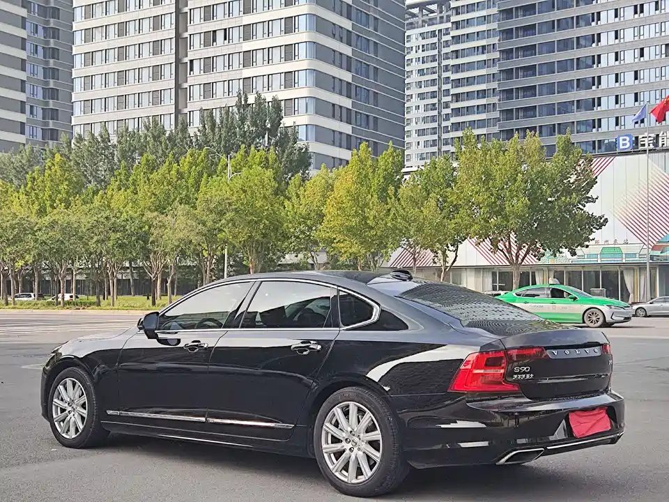 Volvo S90