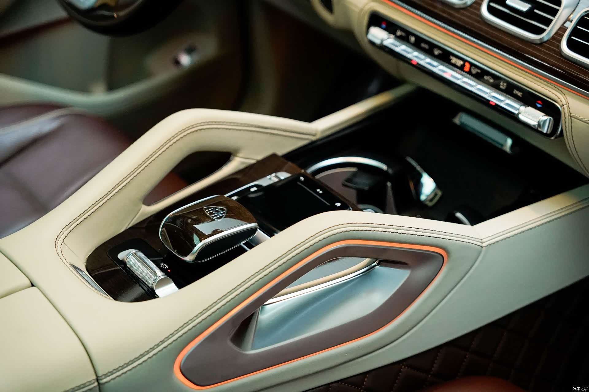 Maybach GLS, 2021 9
