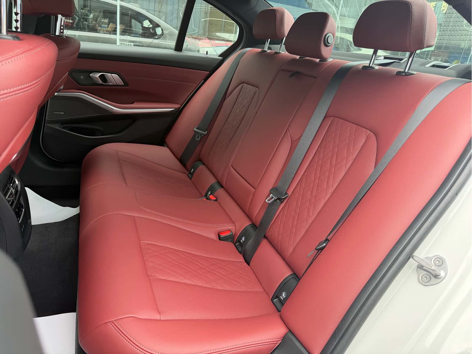 BMW 3 Series, 2025 14