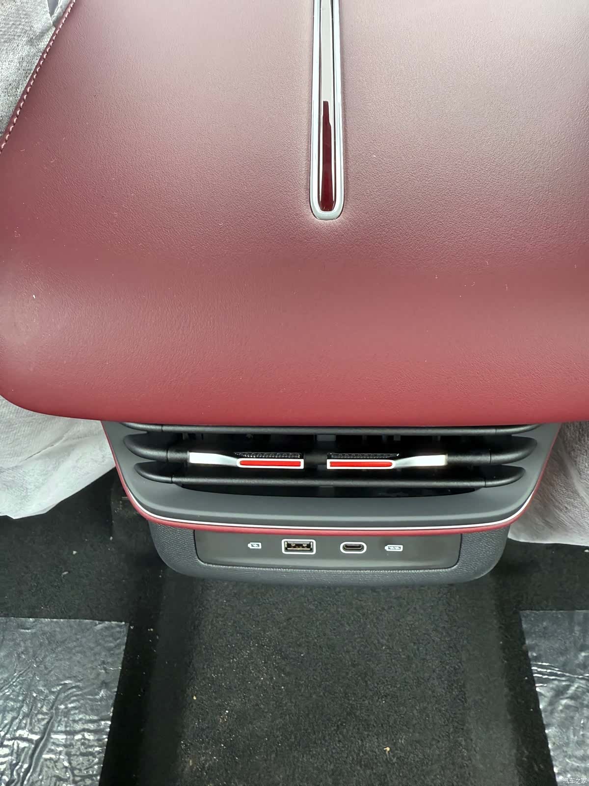 Hongqi HS3, 2026 12