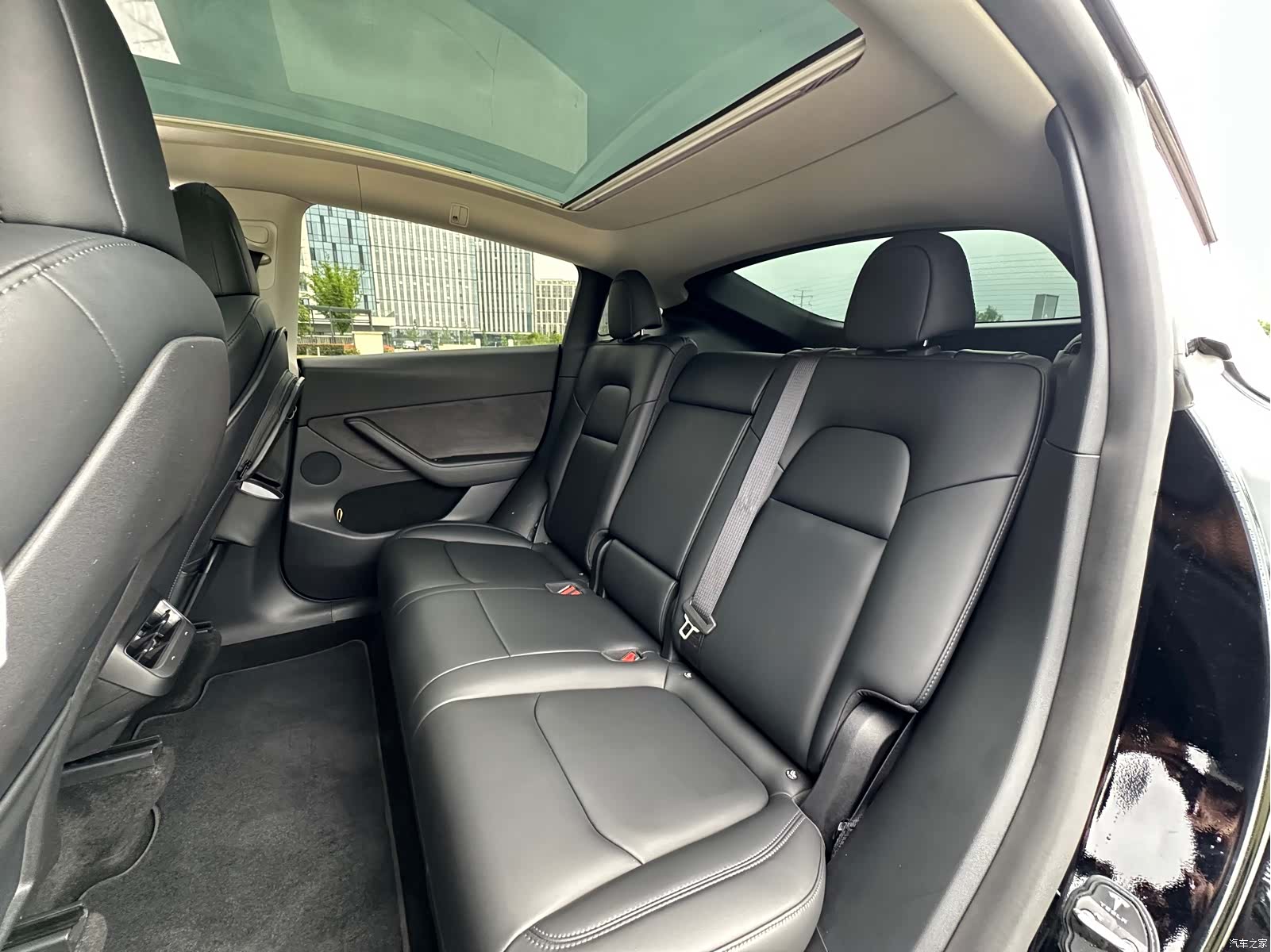 Tesla Model Y, 2022 19