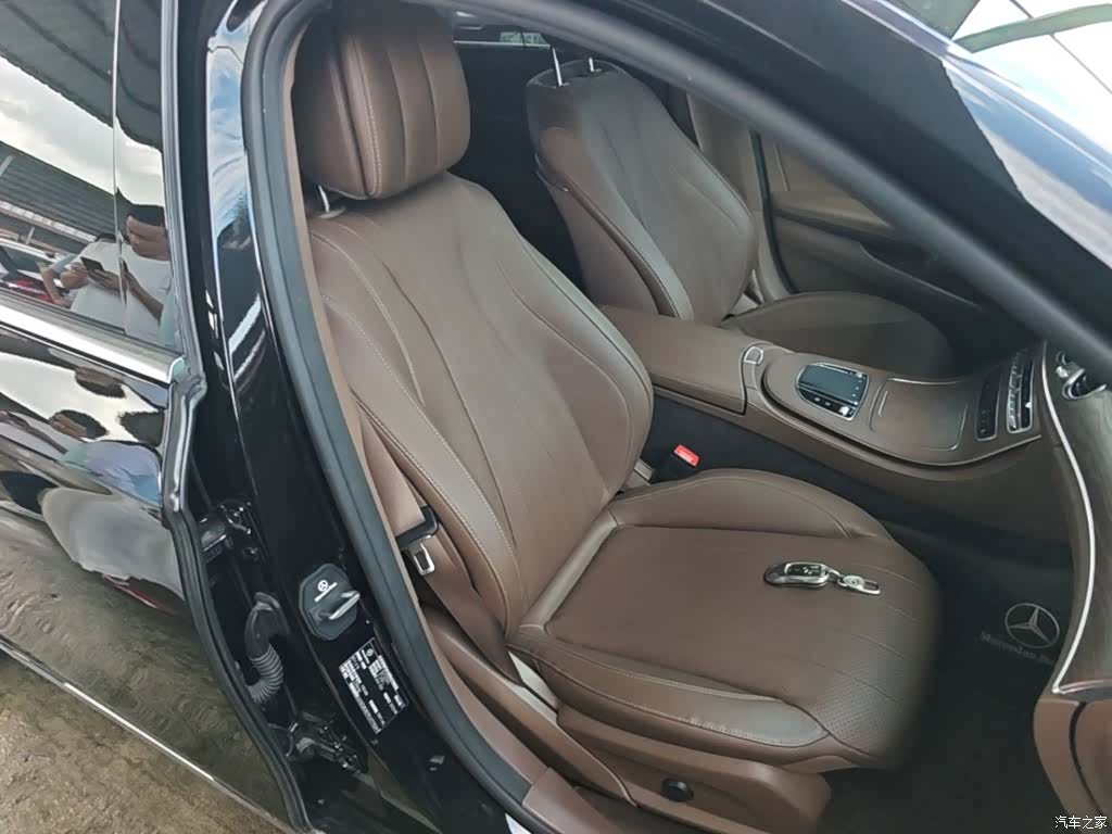 Mercedes-Benz E-Class, 2023 25