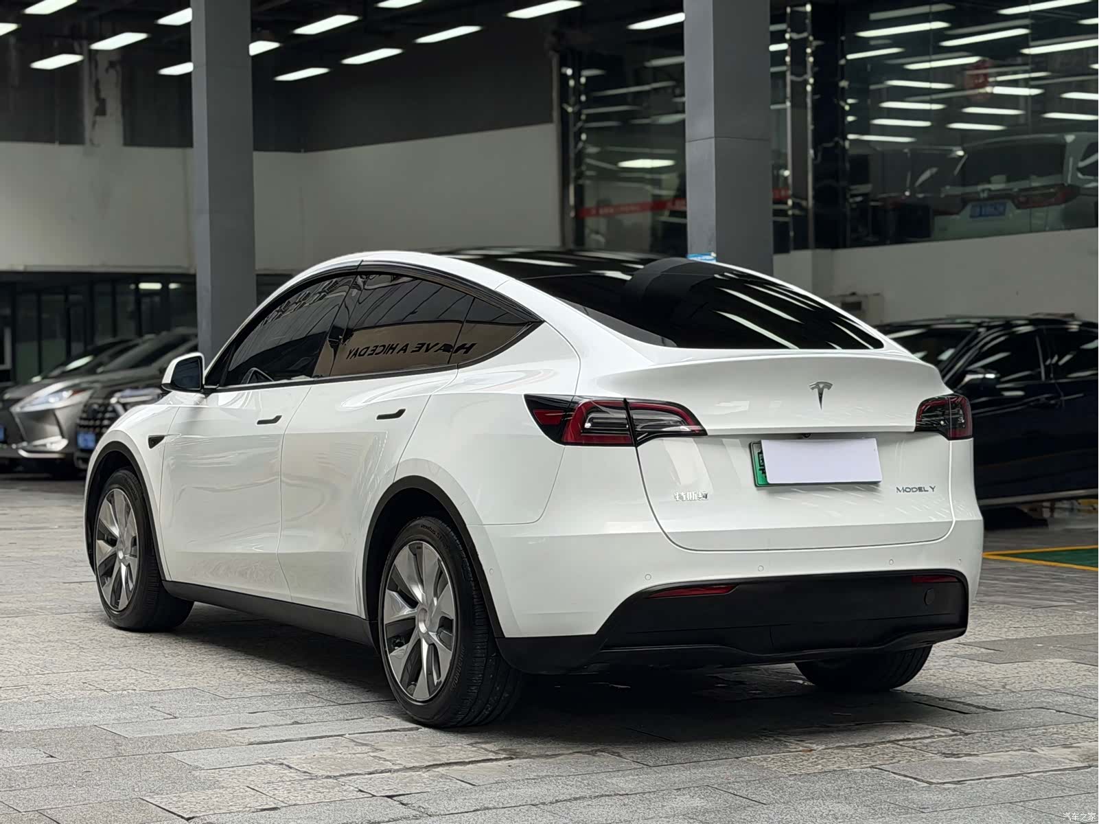 Tesla Model Y, 2021 13